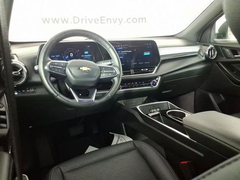 Used 2025 Chevrolet Equinox LT w/ Convenience Package II AWD/4WD image 10