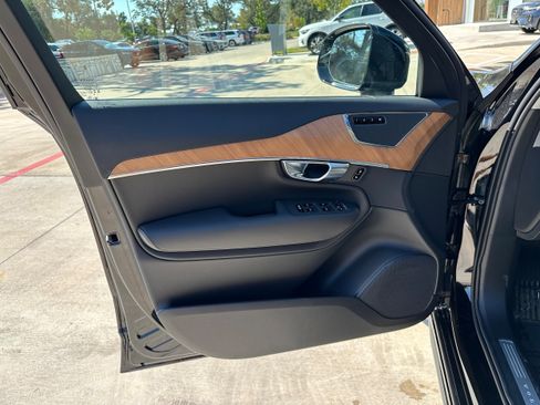 Used 2025 Volvo XC90 T8 Plus w/ Protection Package Premier image 16