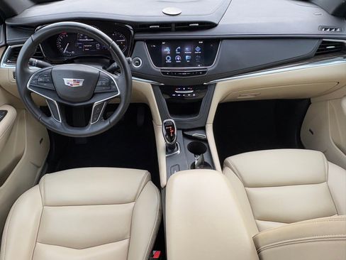 Used 2017 Cadillac XT5 Base image 12