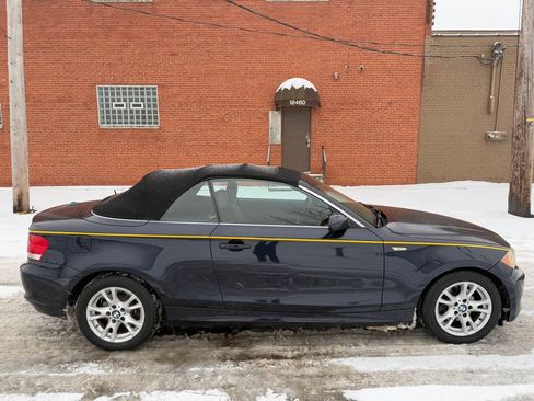 Used 2009 BMW 128i Convertible w/ Premium Pkg image 2