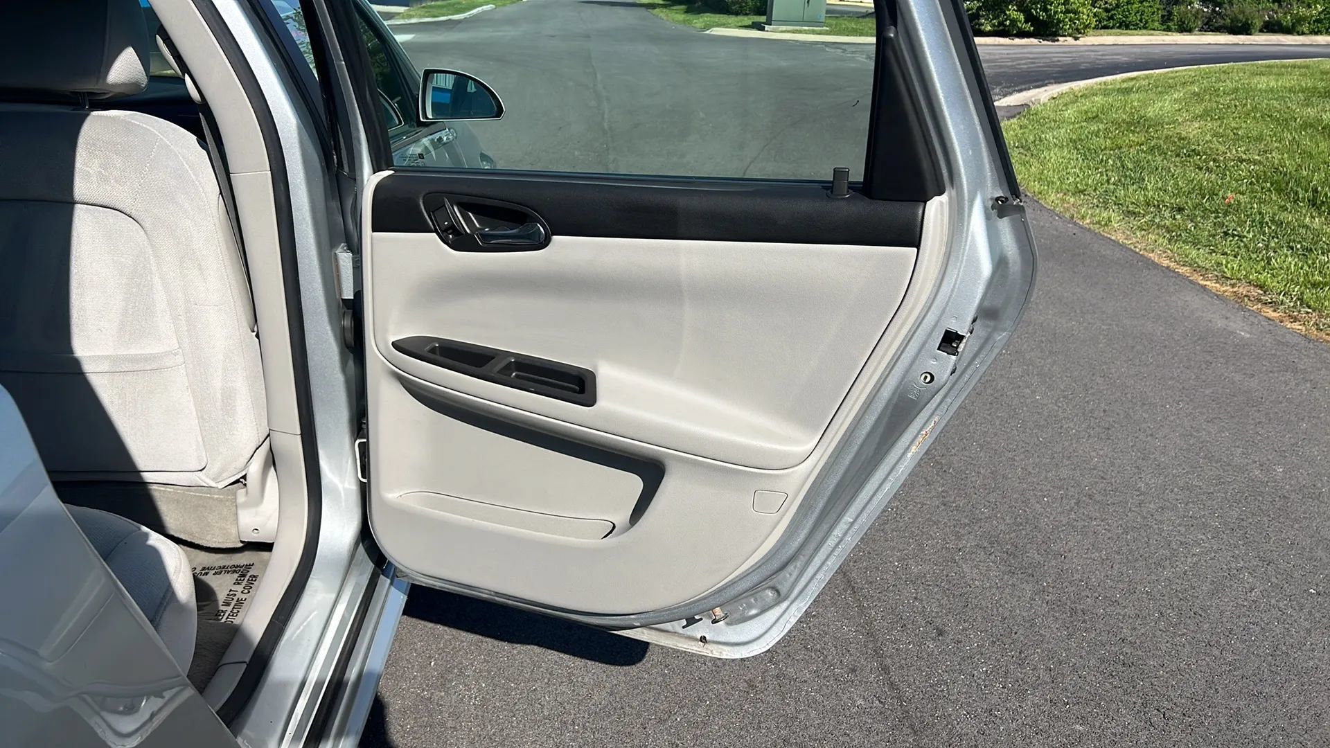Used 2011 Chevrolet Impala LT FWD image 14
