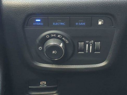 Certified 2023 Jeep Grand Cherokee Overland w/ Luxury Tech Group IV image 30