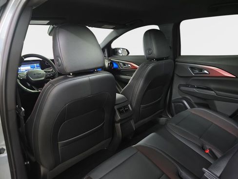 Used 2025 Chevrolet Equinox EV RS image 16