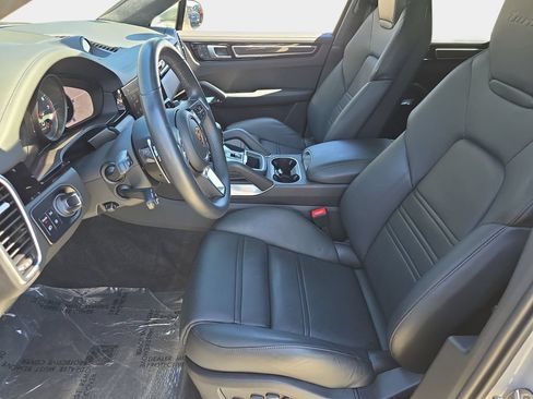 Used 2023 Porsche Cayenne Turbo AWD/4WD image 18