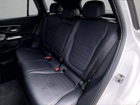 Used 2024 Mercedes-Benz GLC 300 4MATIC image 25