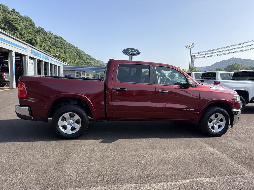 Used 2025 RAM 1500 Big Horn AWD/4WD image 3