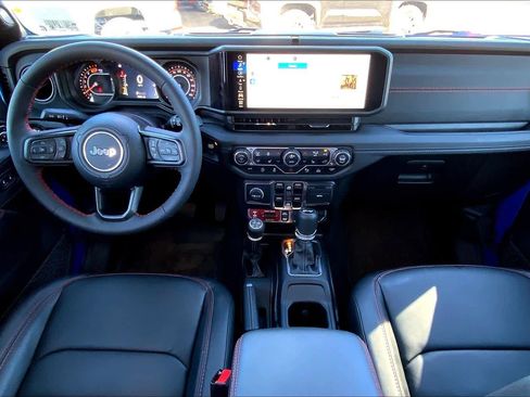 Used 2024 Jeep Wrangler Unlimited Rubicon image 16