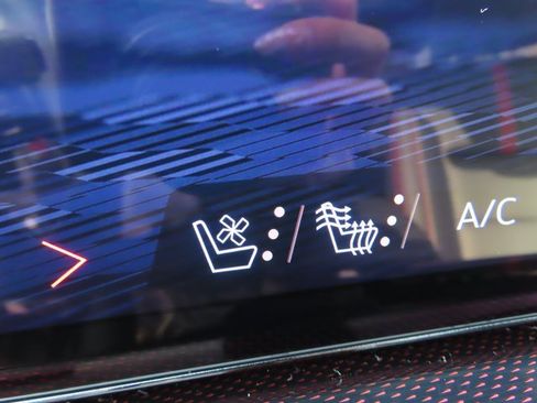 Certified 2024 Chevrolet Traverse RS w/ LPO, Floor Liner Package image 32