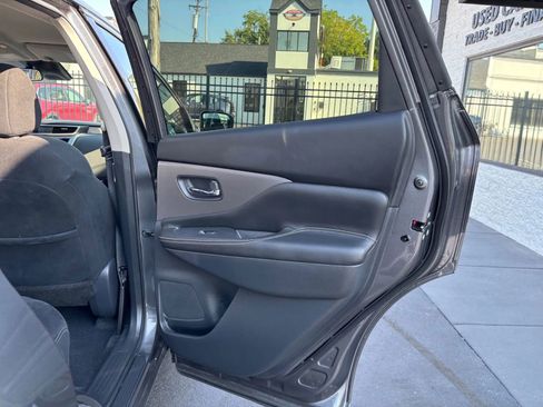 Used 2022 Nissan Murano S image 22