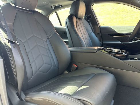 Certified 2025 BMW 530i xDrive w/ Premium Package image 30