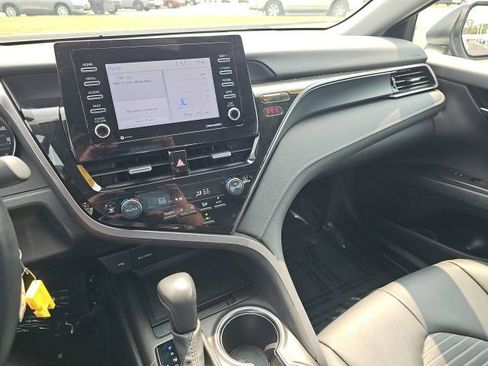 Used 2024 Toyota Camry SE FWD image 40