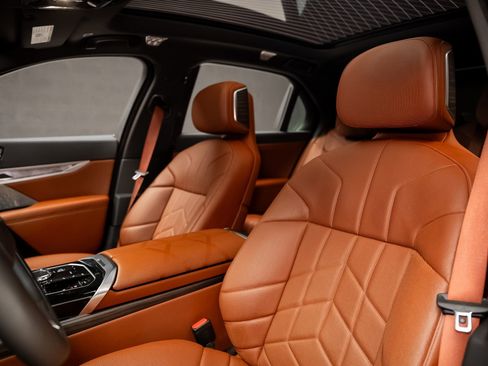 Used 2023 BMW i7 xDrive60 image 59