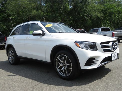 Used 2019 Mercedes-Benz GLC 300 4MATIC image 3