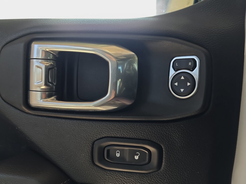 Used 2021 Jeep Wrangler Unlimited Sahara AWD/4WD image 29