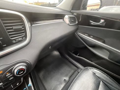 Used 2016 Kia Sorento EX image 18