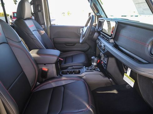 New 2025 Jeep Gladiator Rubicon w/ Convenience Group image 17