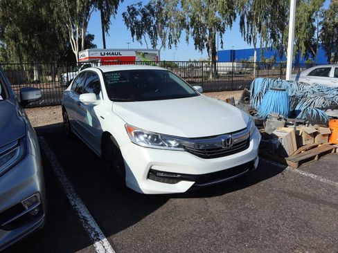 Used 2017 Honda Accord Hybrid Sedan image 3