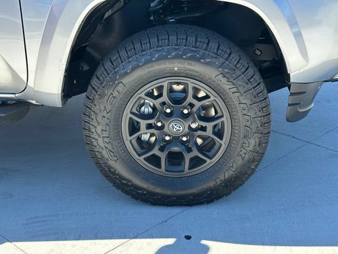 Used 2021 Toyota Tacoma SR5 w/ Technology Package AWD/4WD image 14