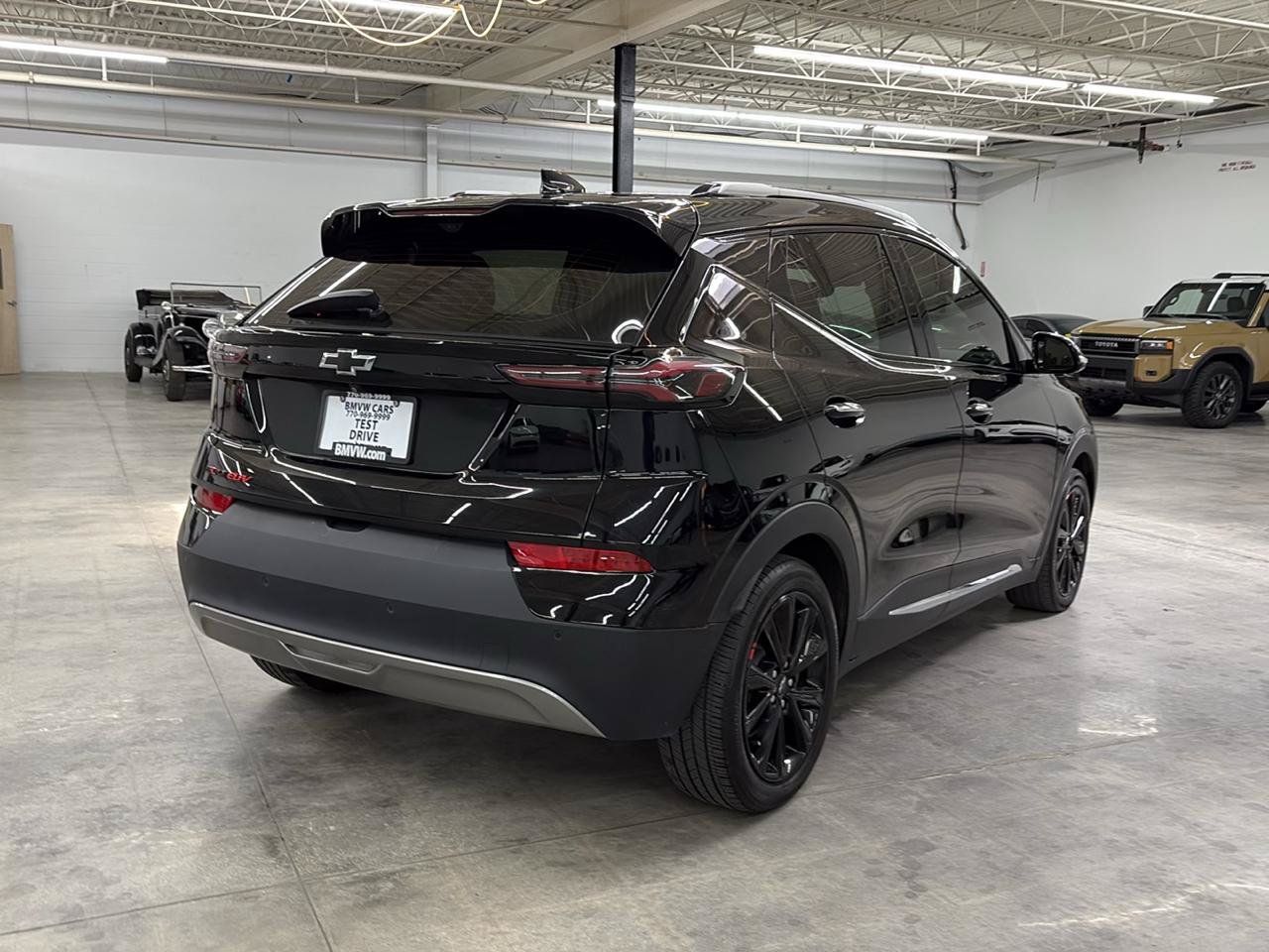 Used 2023 Chevrolet Bolt EUV Premier w/ Sun & Sound Package FWD image 7