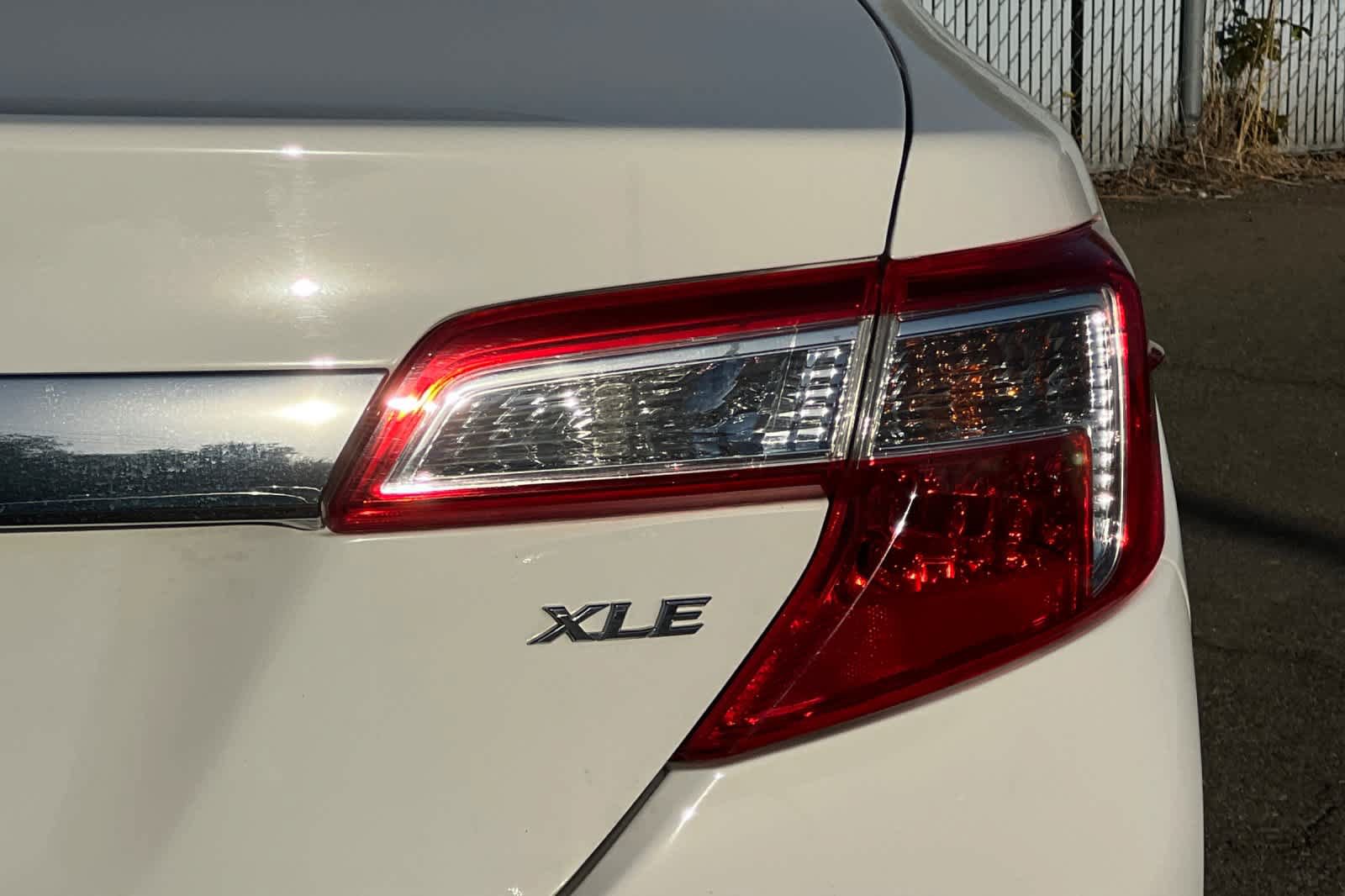 Used 2013 Toyota Camry XLE w/ Leather Pkg FWD image 21