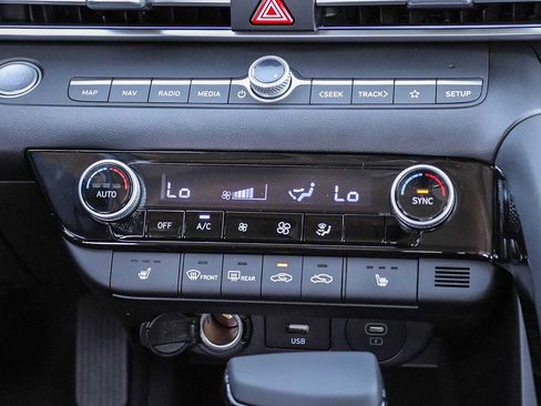 New 2026 Hyundai Elantra Limited image 18