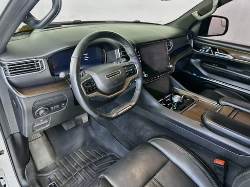 Used 2023 Jeep Grand Wagoneer 4WD w/ Convenience Group III image 30
