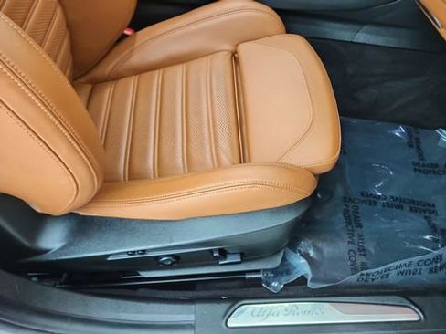 Used 2017 Alfa Romeo Giulia Ti w/ TI 19" Sport Package image 22