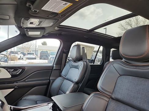 New 2025 Lincoln Aviator Black Label w/ Jet Appearance Package image 24