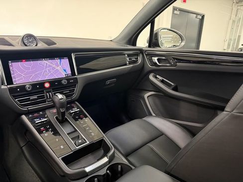 Certified 2026 Porsche Macan AWD/4WD image 15