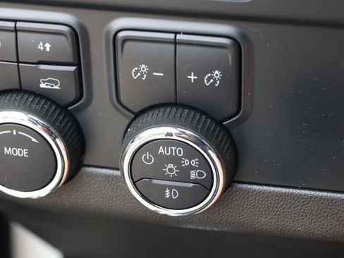 Used 2025 Chevrolet Tahoe Premier AWD/4WD image 17