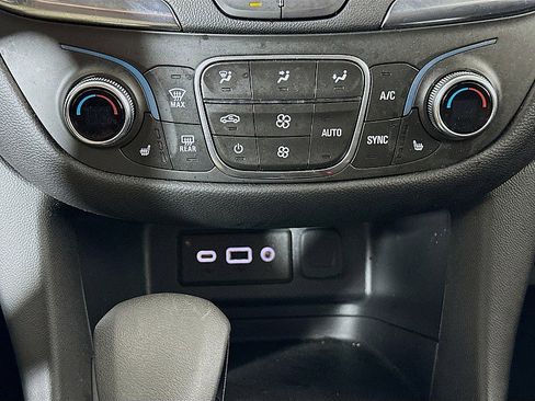 Used 2022 Chevrolet Equinox LT image 16