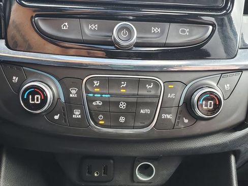 Used 2018 Chevrolet Traverse Premier AWD/4WD image 11