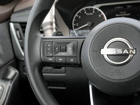 Used 2023 Nissan Rogue S FWD image 10