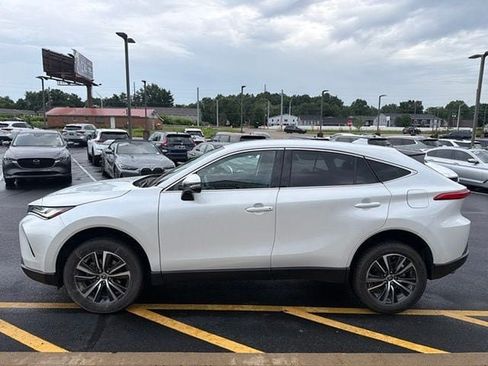 Certified 2023 Toyota Venza LE AWD/4WD image 3