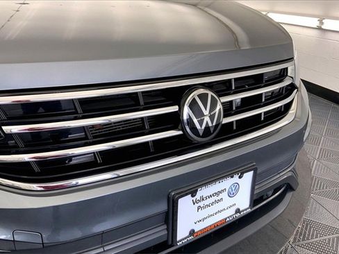 Used 2022 Volkswagen Tiguan SE w/ Panoramic Sunroof Package image 30