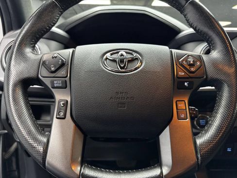 Used 2018 Toyota Tacoma TRD Sport AWD/4WD image 22