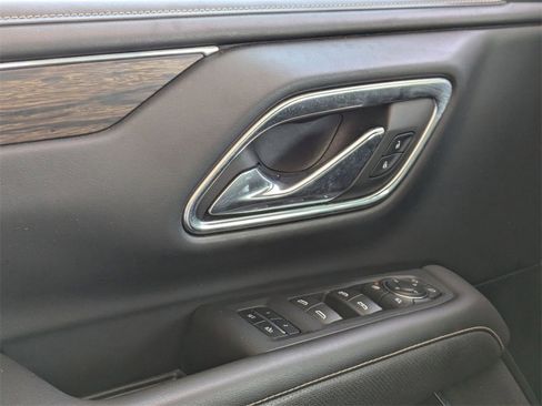 Used 2023 Chevrolet Suburban Premier image 13