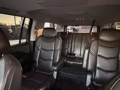 Used 2019 Cadillac Escalade ESV Premium Luxury w/ Escalade Sport Edition image 6