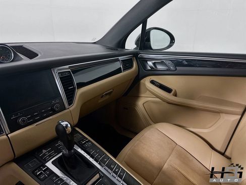 Used 2018 Porsche Macan image 17