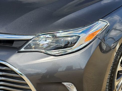 Used 2018 Toyota Avalon XLE Premium FWD image 9