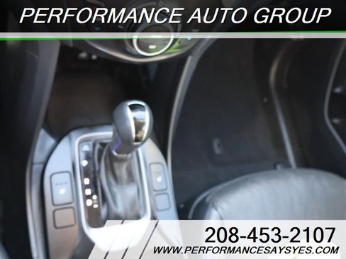 Used 2017 Hyundai Santa Fe Limited image 22