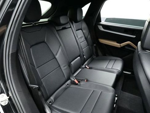 Certified 2024 Porsche Cayenne image 16