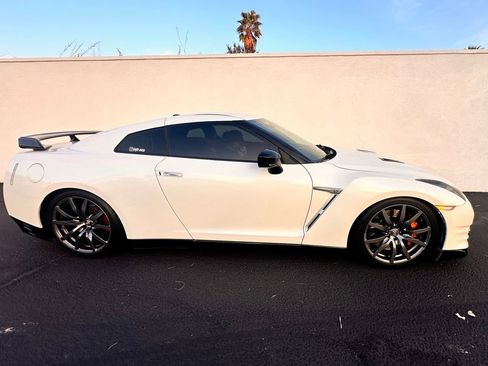 Used 2015 Nissan GT-R Premium AWD/4WD image 5
