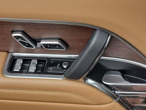 Used 2023 Land Rover Range Rover Long Wheelbase SE image 29