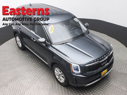 Used 2022 Kia Telluride LX image 3
