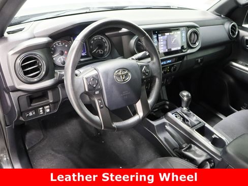 Used 2017 Toyota Tacoma TRD Off-Road image 13