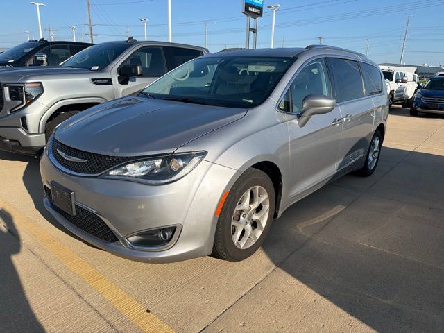 Used 2018 Chrysler Pacifica Touring-L Plus w/ Tire & Wheel Group FWD image 3