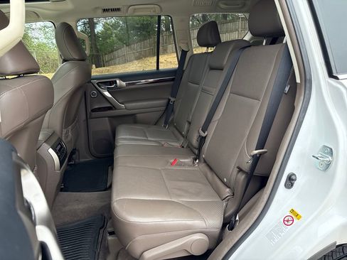 Used 2018 Lexus GX 460 Luxury w/ Preferred Accessory Package AWD/4WD image 22