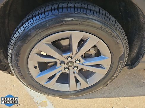 Used 2022 Ford Explorer XLT w/ Equipment Group 202A RWD image 9