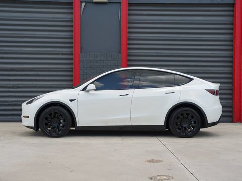 Used 2023 Tesla Model Y Long Range AWD/4WD image 9